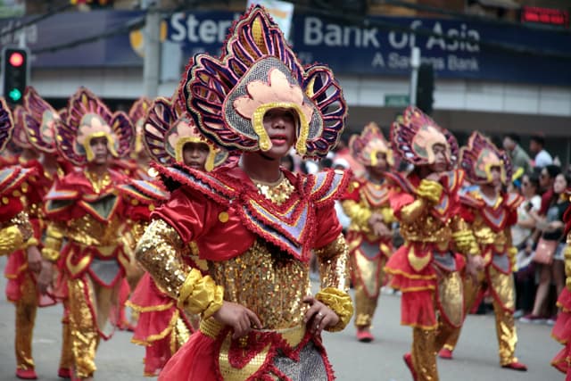 img2-https://unsplash.com/photos/people-in-red-and-gold-traditional-dress-CXgipFEHrq4