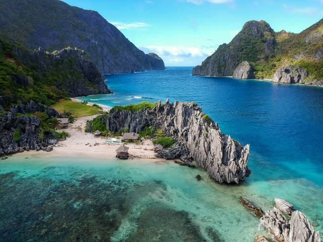 img1-https://unsplash.com/photos/aerial-photo-of-body-of-water-between-mountains-9ZXHUr5aCwM